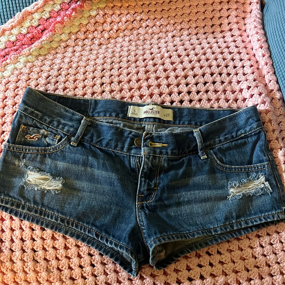 Hollister Jean short size 5 or 27